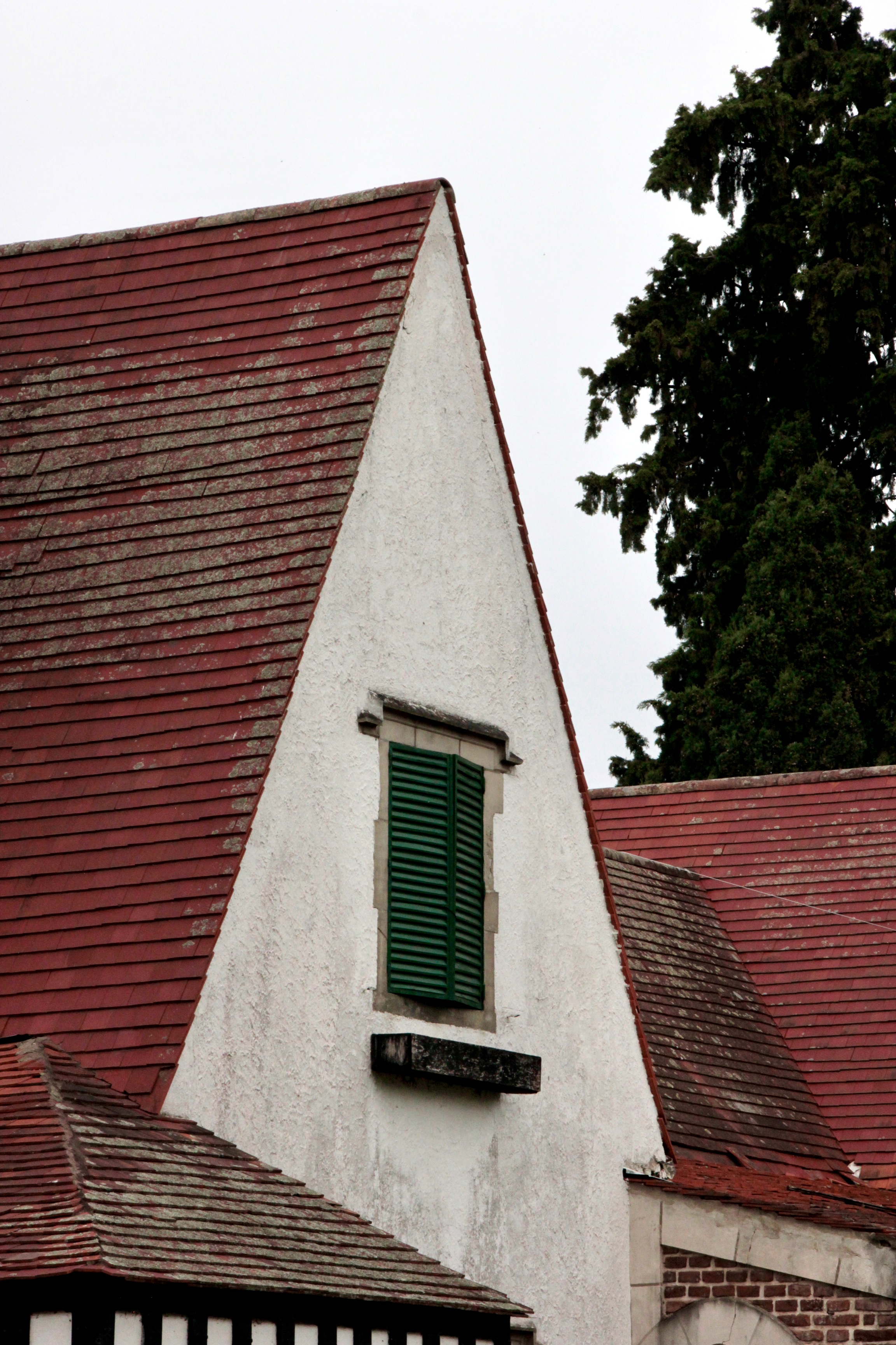 Torre puntiaguda — detalle arquitectónico