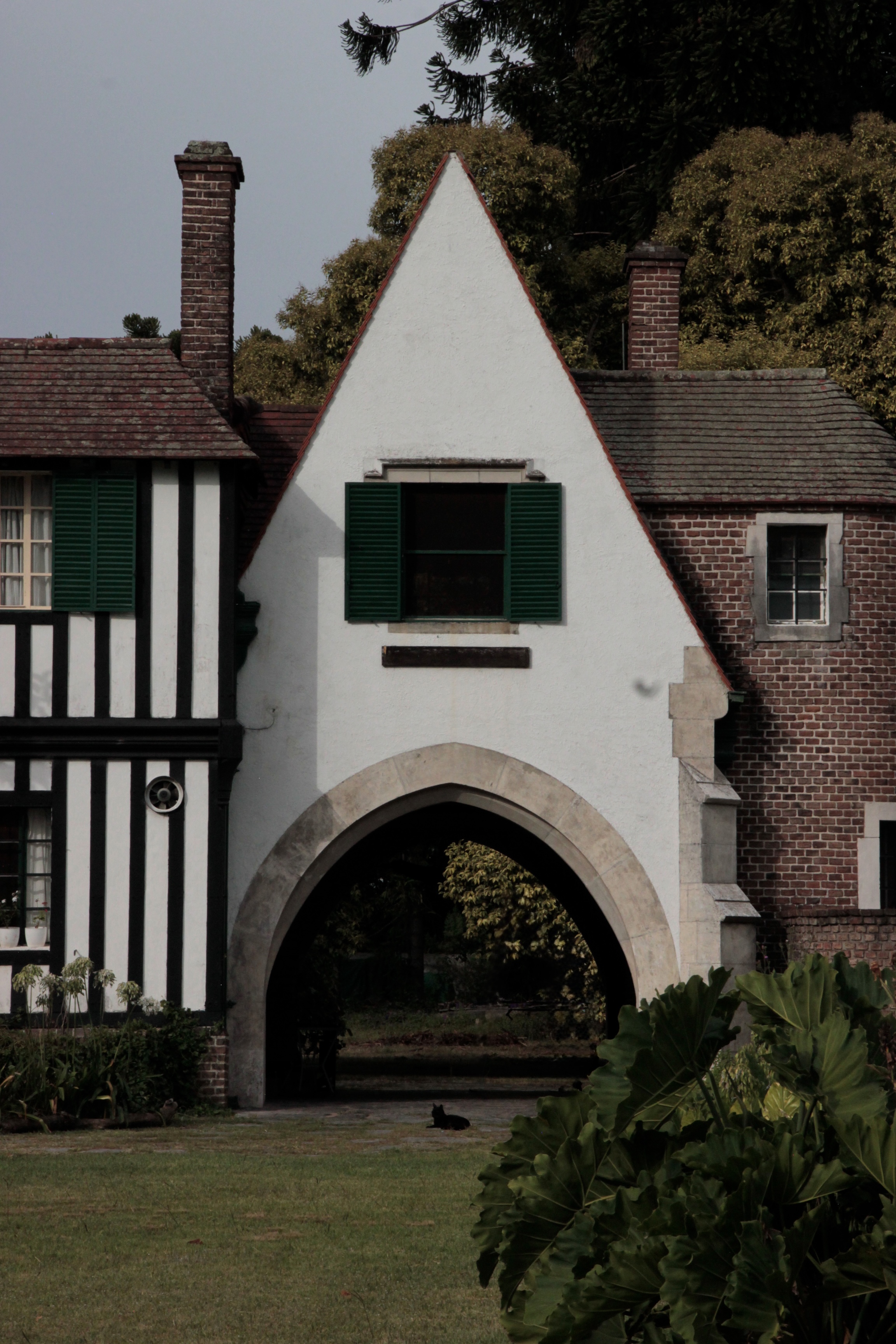 Arco Tudor — fachada central